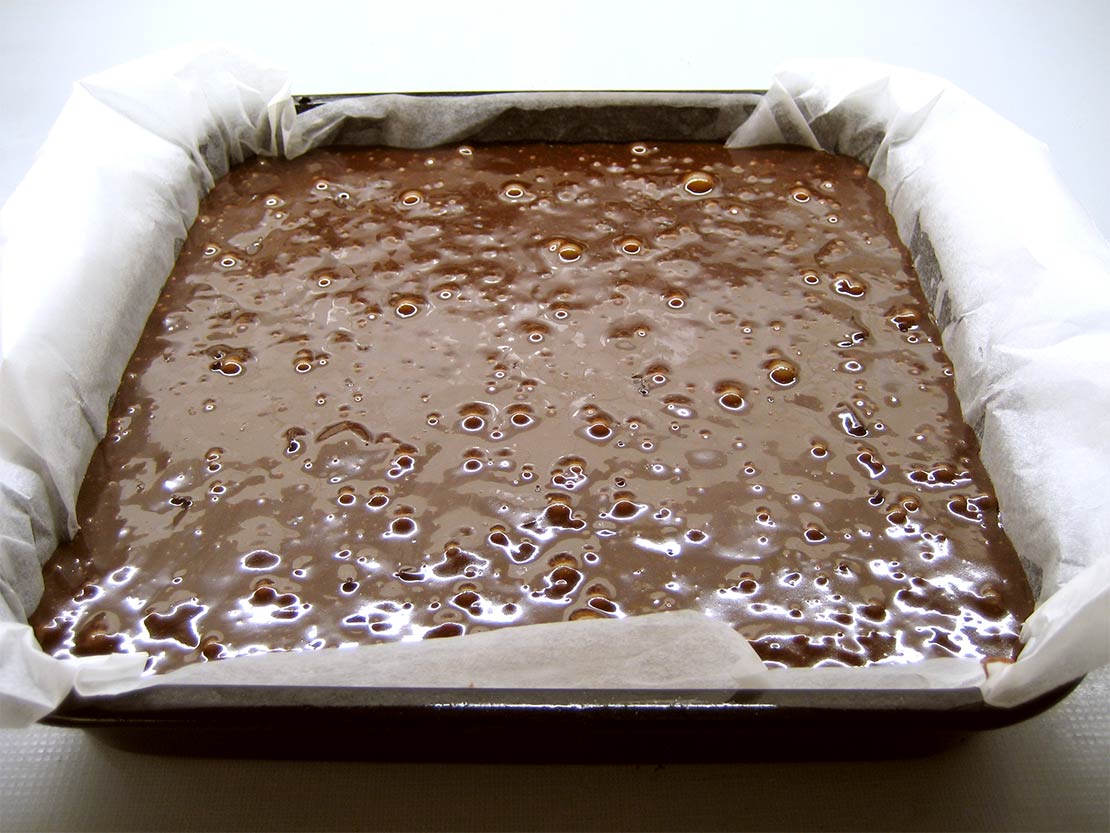 filling the tin for the oven
