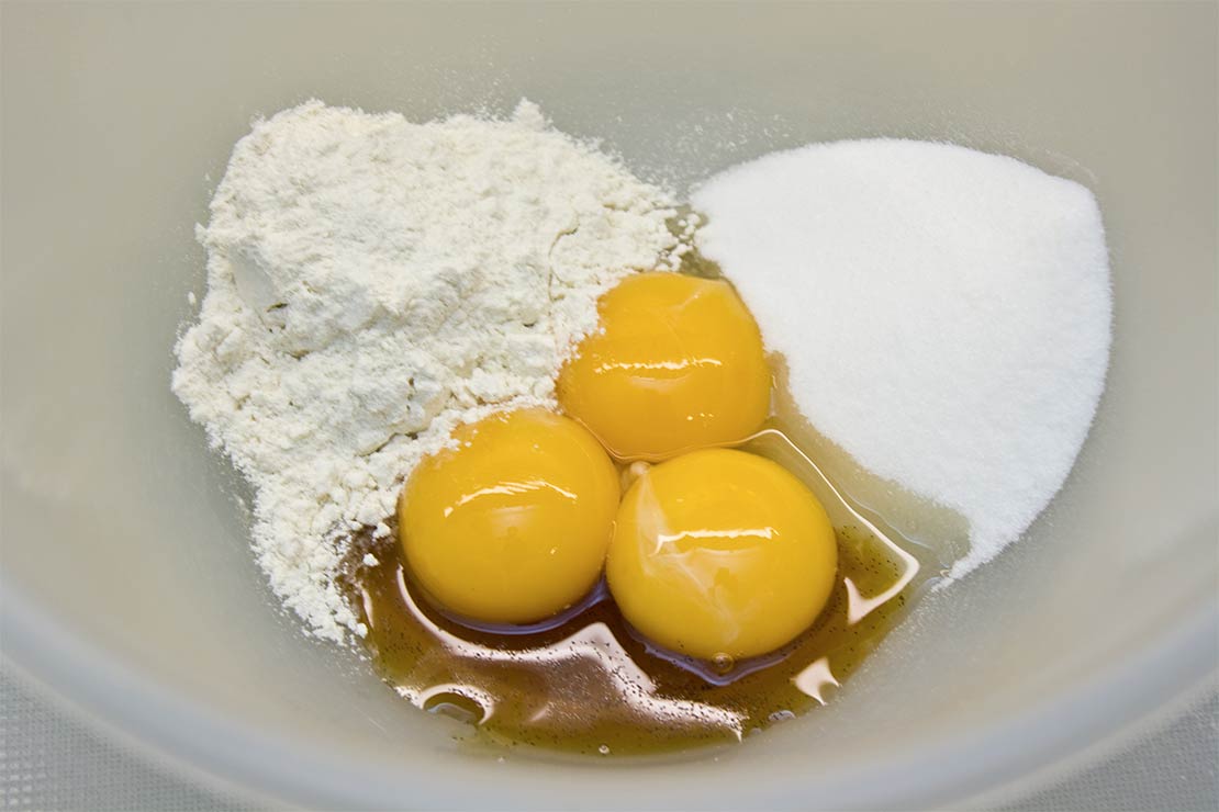 the ingredients for the creme patisserie