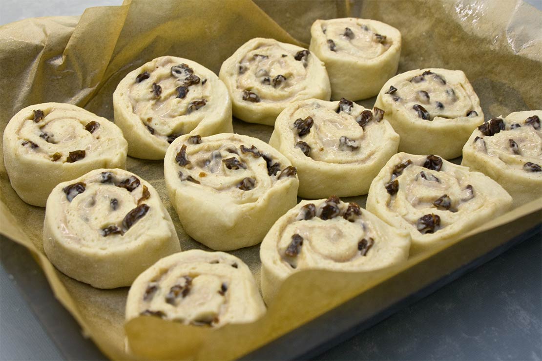 the cut buns in the baking tin