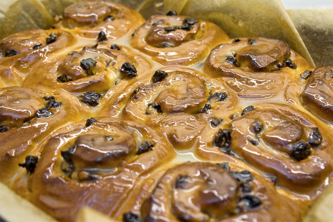 the glaze buns, waiting for the glaze to set
