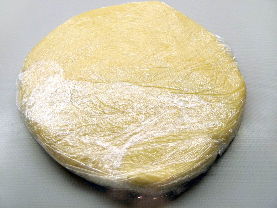 shaping the marzipan