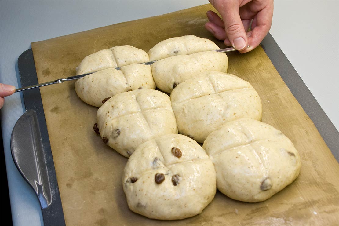 indenting the buns for the cross