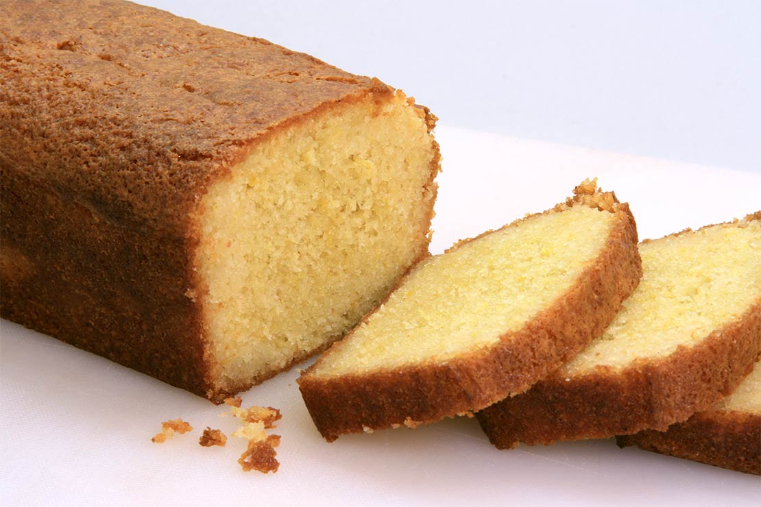 the finished lemon drizzle cake