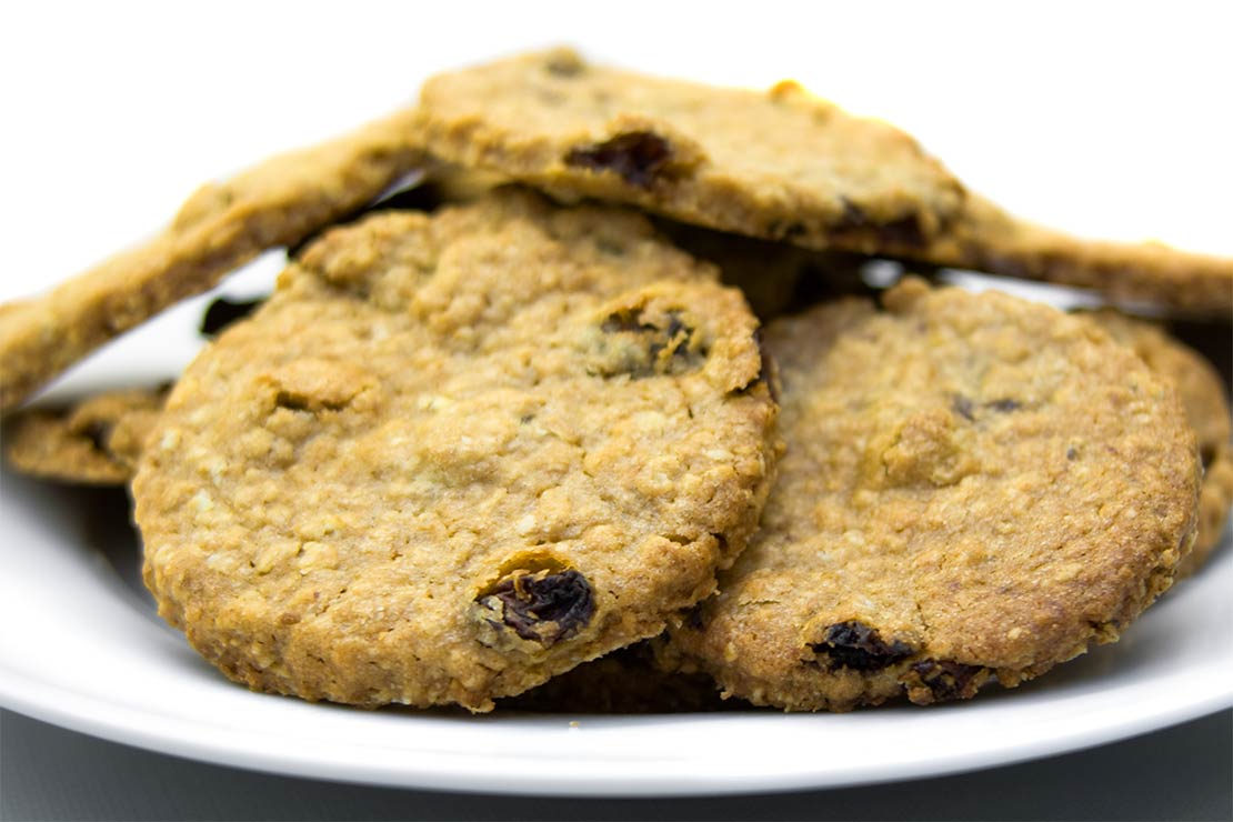 the finished oat and raisin cookies