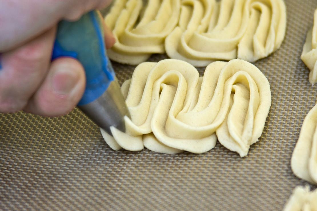 piping the batter