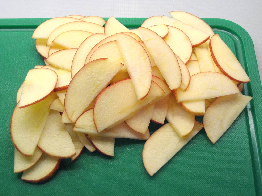 slicing the apple