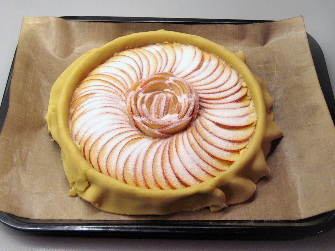 Layering the apple slices