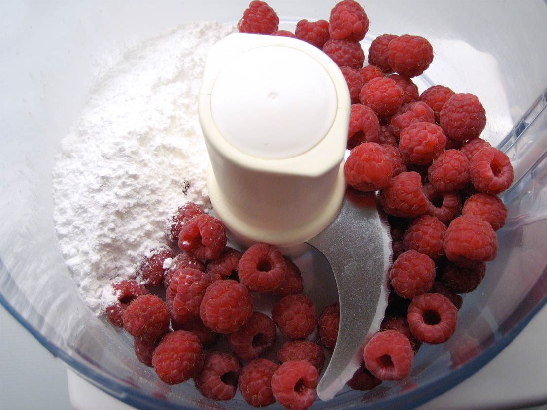 the raspberrys and icing sugar