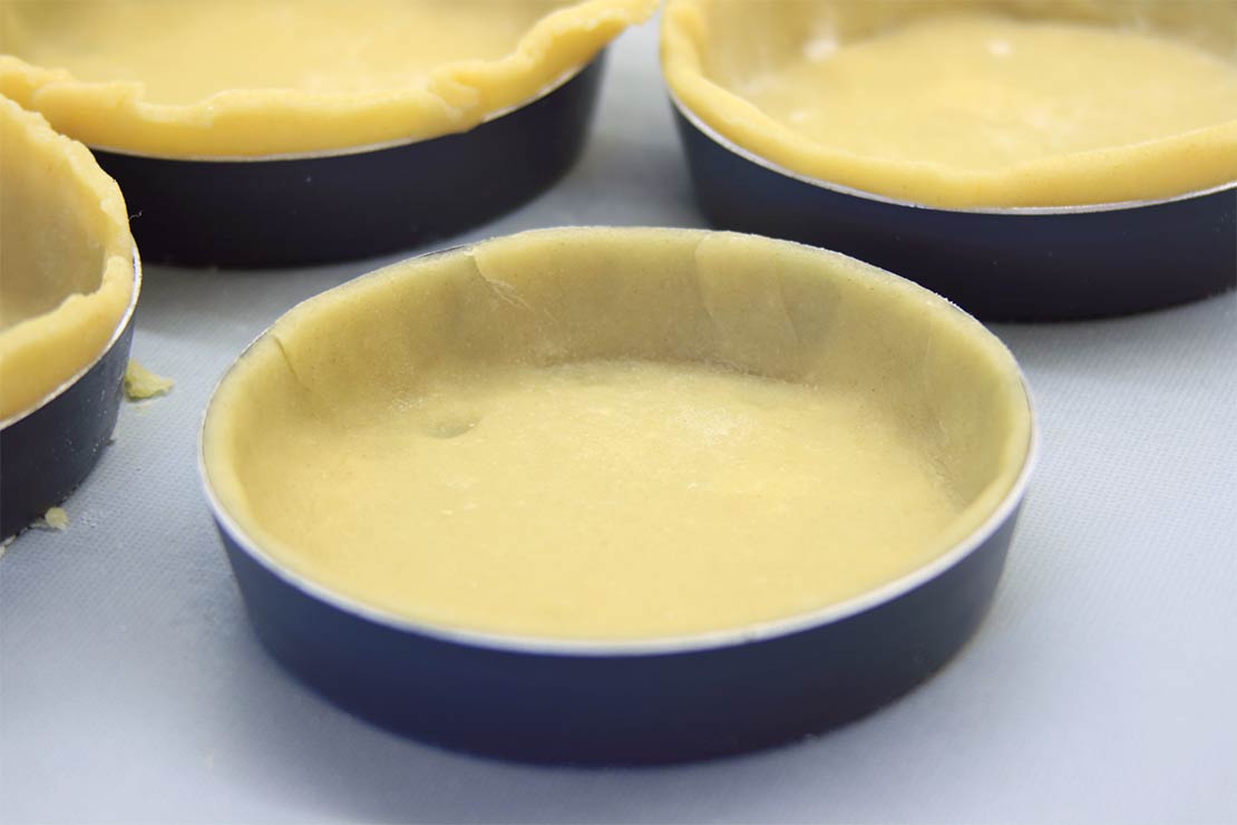 the pastry lined tins