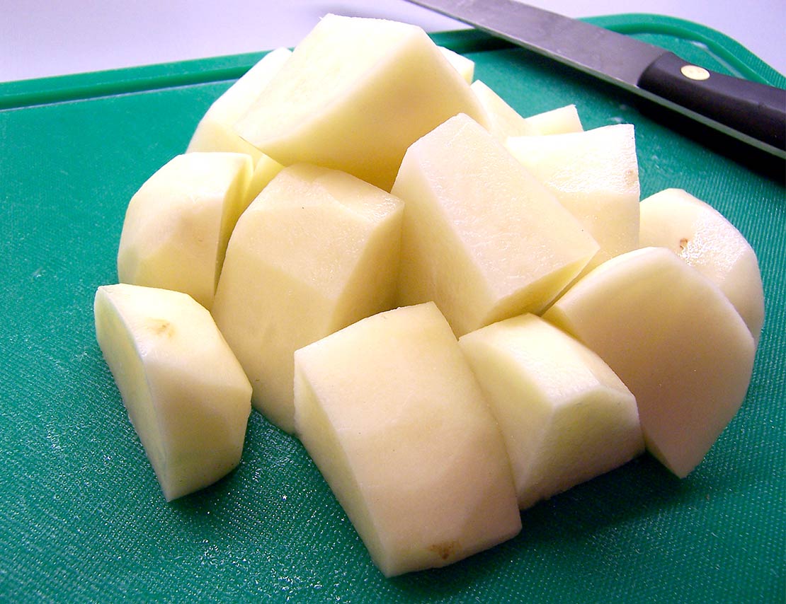 cut the potatoes