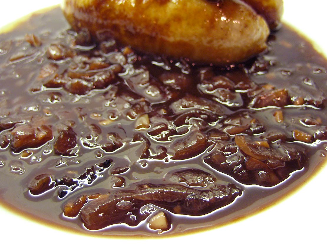 the finished onion gravy