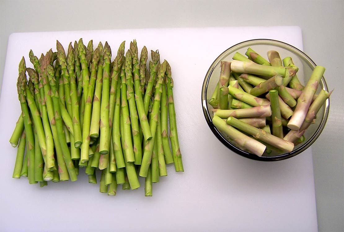 preparing the asparagus