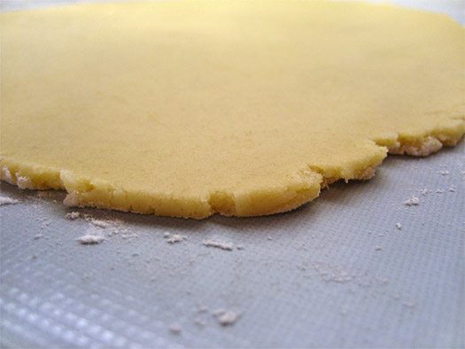 the rolled out shortcrust pastry