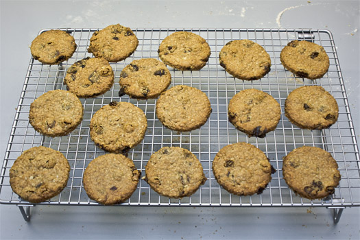 the cooling oat and raisin cookies