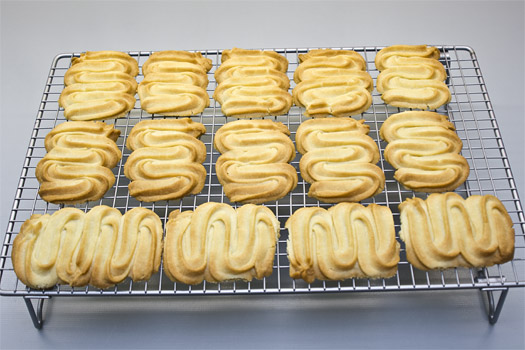 the cooked and cooling viennese whirls