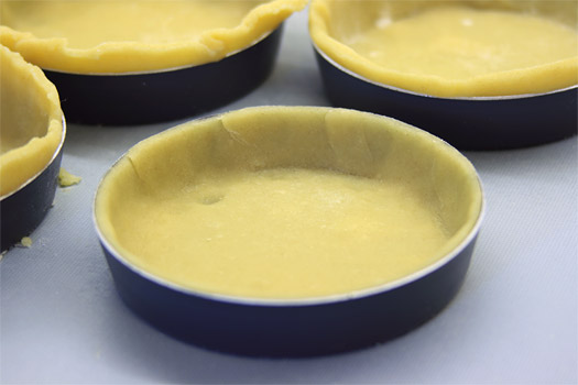 the pastry lined tins