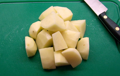 cut the potatoes